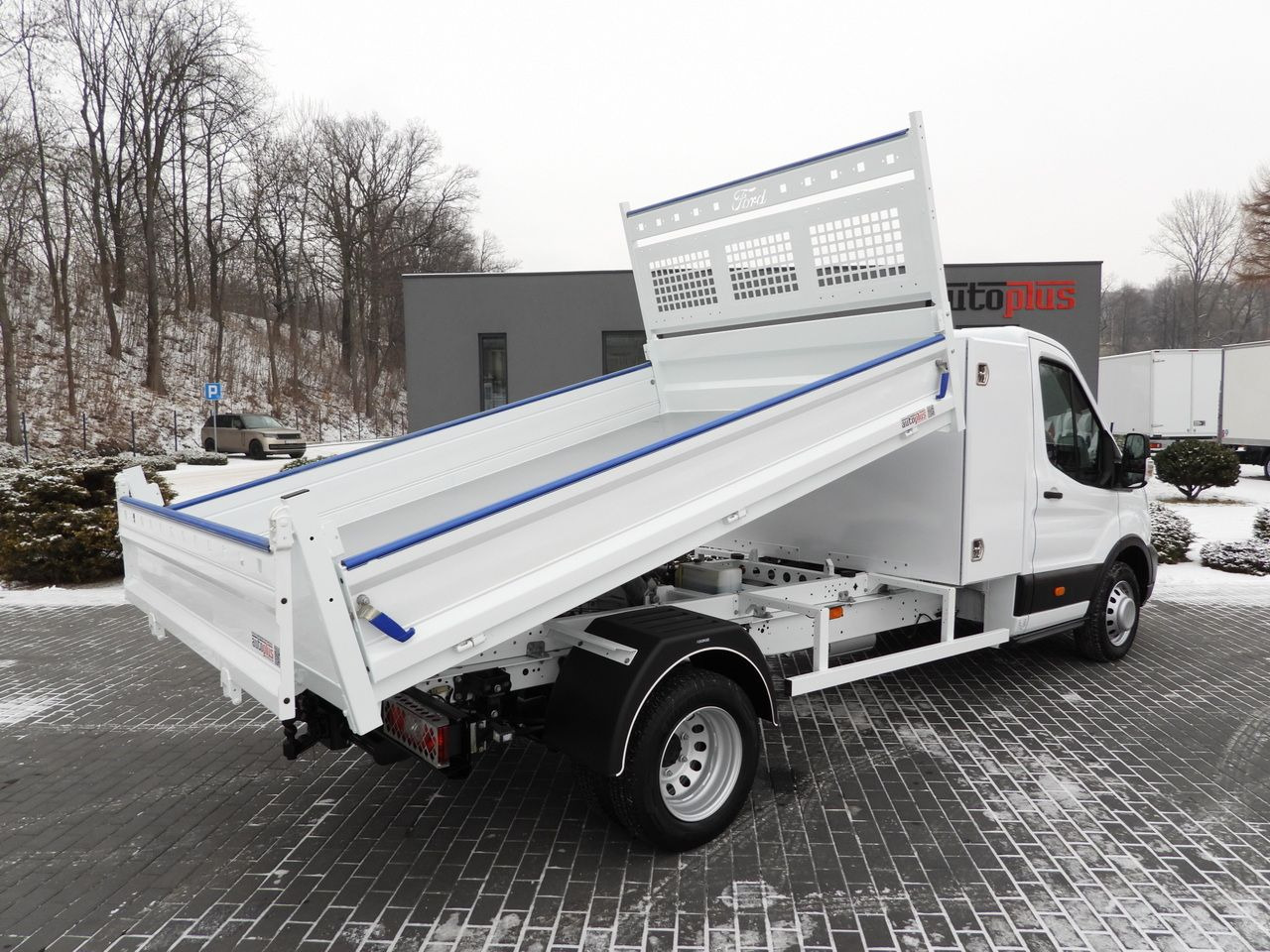 FORD TRANSIT TIPPER CRUISE CONTROL LED LIGHTS TWIN WHEELS AIR CONDITIONING 170HP - Tipper van: picture 3 FORD TRANSIT TIPPER CRUISE CONTROL LED LIGHTS TWIN WHEELS AIR CONDITIONING 170HP - Tipper van: picture 3