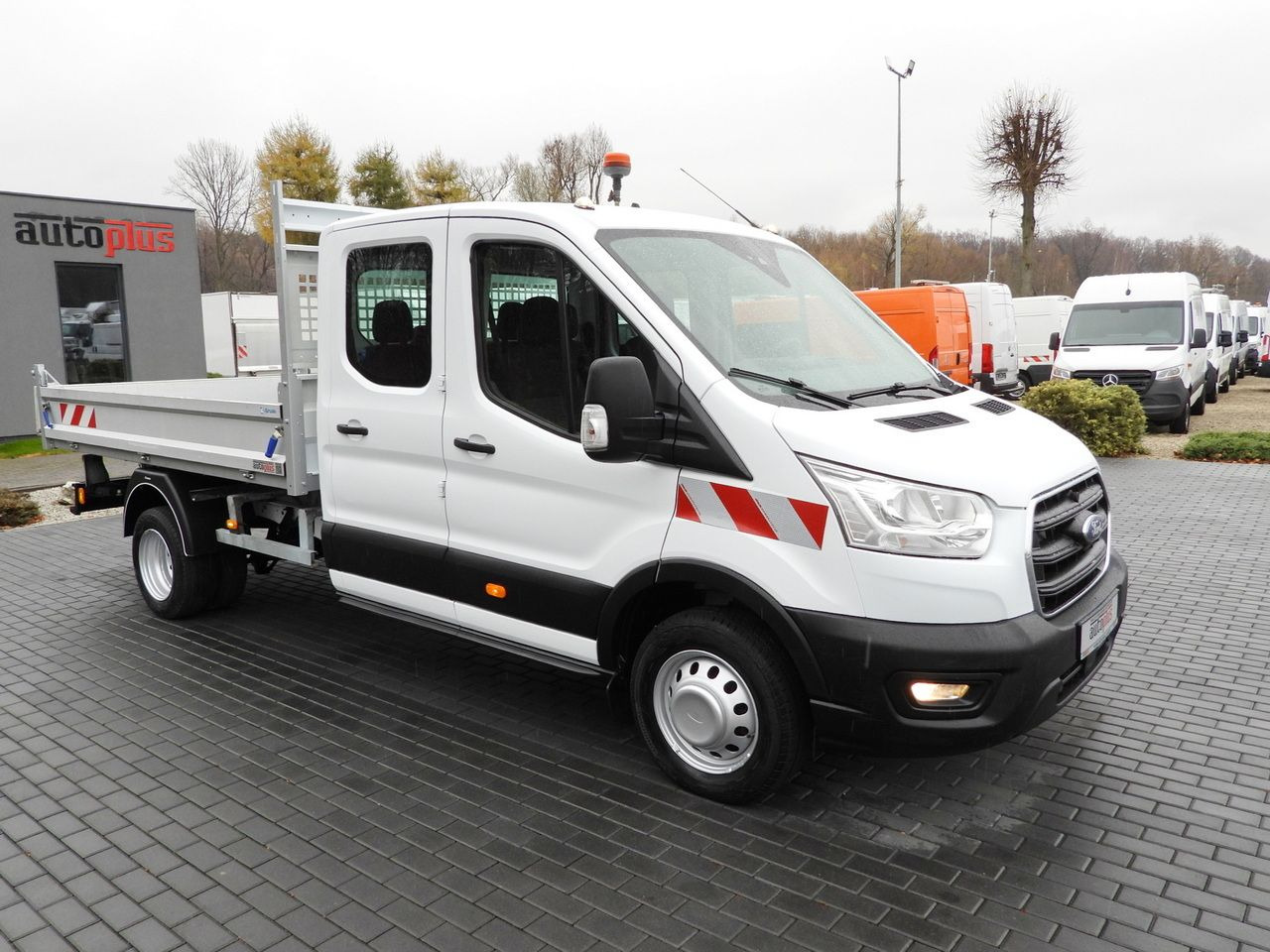 FORD TRANSIT TIPPER DOUBLE CABIN DOKA 6 SEATS CRUISE CONTROL LED LIGHTS TWIN WHEELS AIR CONDITIONING 170HP - Tipper van: picture 4 FORD TRANSIT TIPPER DOUBLE CABIN DOKA 6 SEATS CRUISE CONTROL LED LIGHTS TWIN WHEELS AIR CONDITIONING 170HP - Tipper van: picture 4