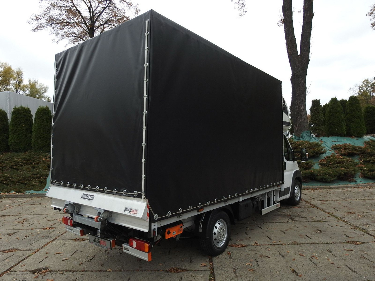 Fiat DUCATO PRITSCHE PLANE AUFZUG 8 PALETTEN WEBASTO - Curtain side van: picture 3 Fiat DUCATO PRITSCHE PLANE AUFZUG 8 PALETTEN WEBASTO - Curtain side van: picture 3