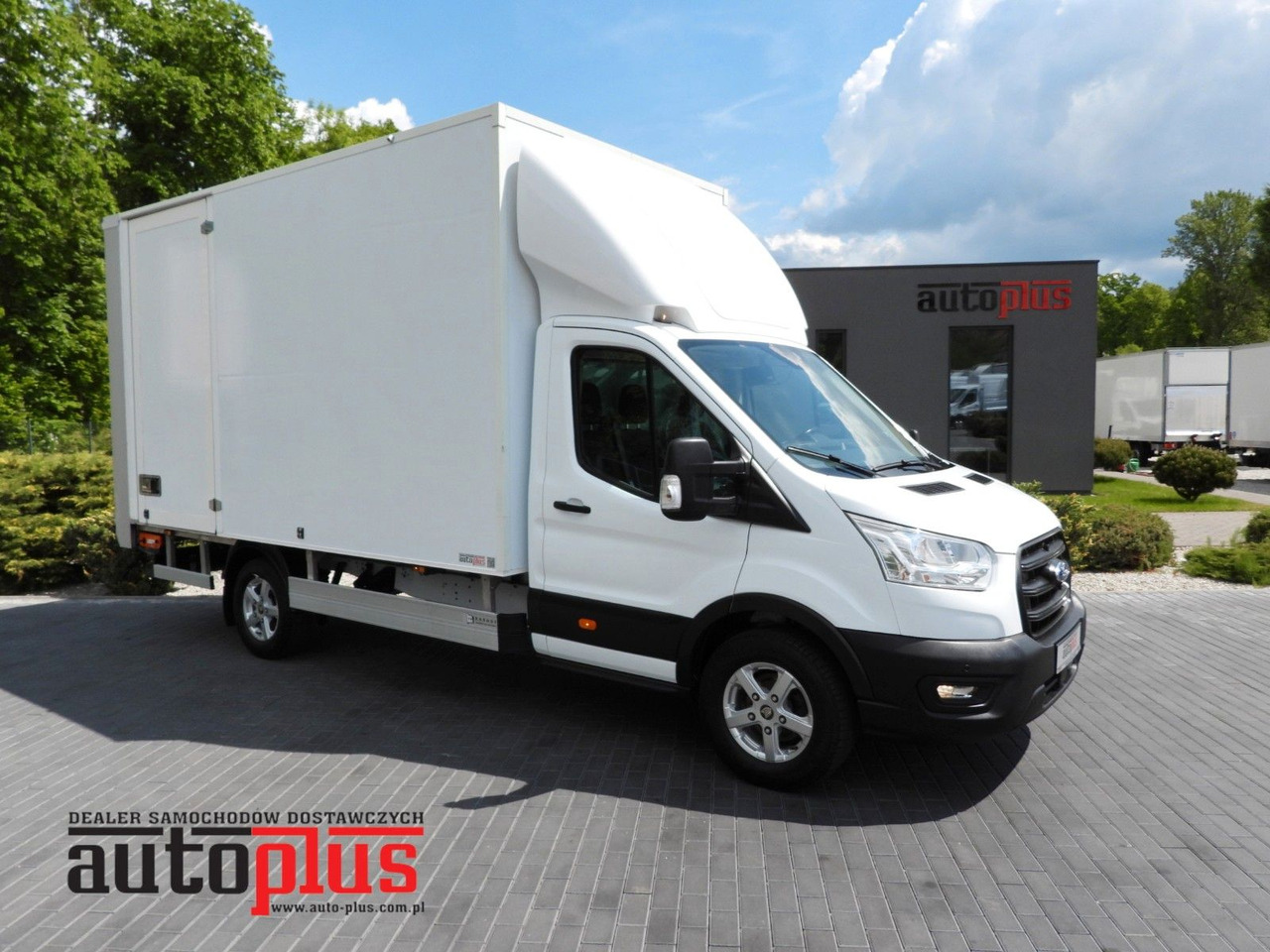 Ford TRANSIT KOFFER AUFZUG 8 PALETTEN TEMPOMAT - Closed box van: picture 1 Ford TRANSIT KOFFER AUFZUG 8 PALETTEN TEMPOMAT - Closed box van: picture 1