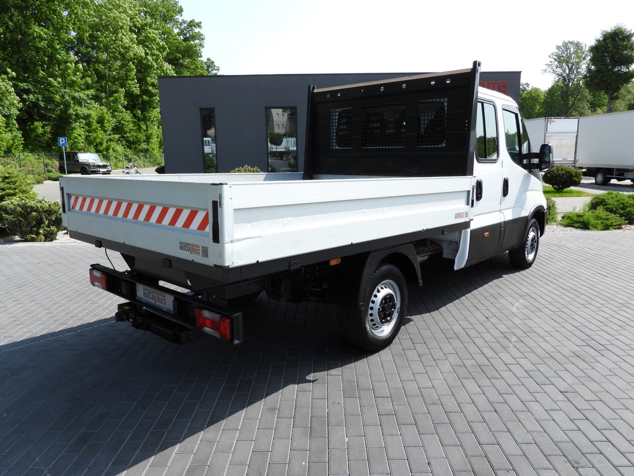 IVECO DAILY 35S12 STAKE BODY DOUBLE CABIN DOKA 7 SEATS AIR CONDITIONING 120HP - Open body delivery van: picture 3 IVECO DAILY 35S12 STAKE BODY DOUBLE CABIN DOKA 7 SEATS AIR CONDITIONING 120HP - Open body delivery van: picture 3