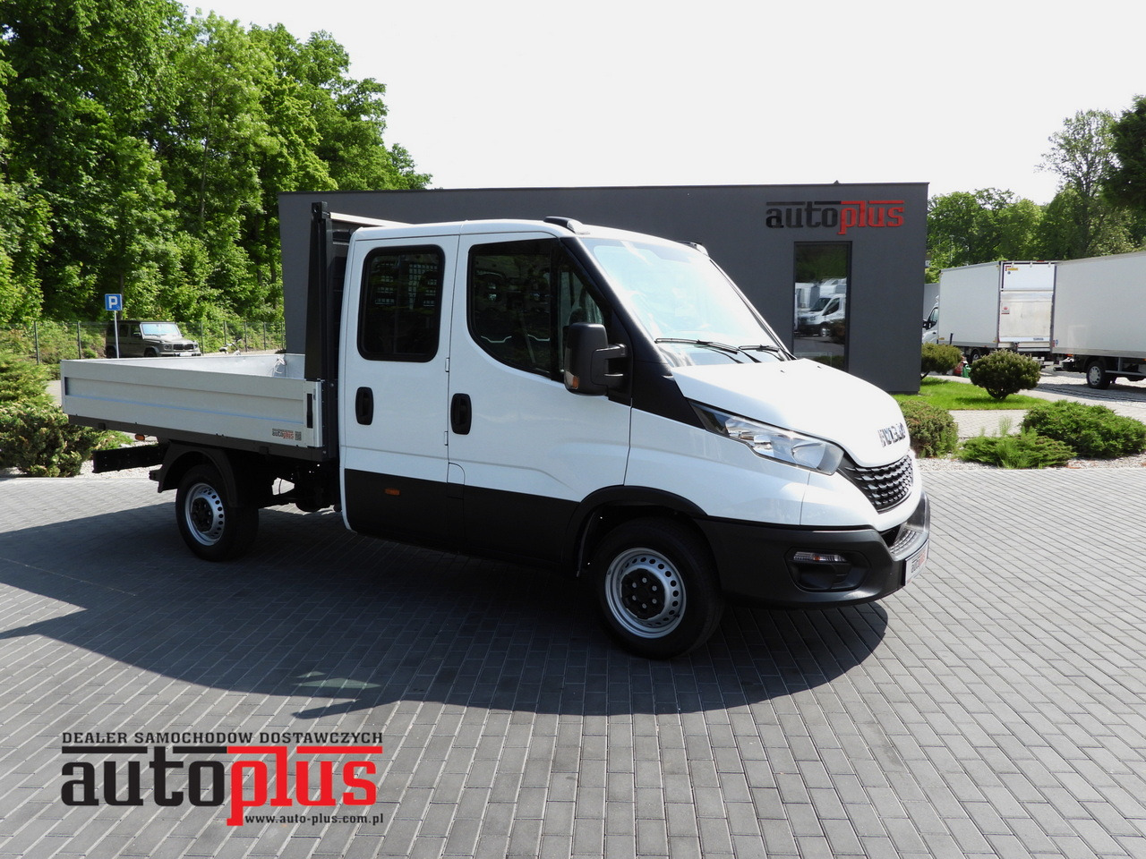 IVECO DAILY 35S12 STAKE BODY DOUBLE CABIN DOKA 7 SEATS AIR CONDITIONING 120HP - Open body delivery van: picture 1 IVECO DAILY 35S12 STAKE BODY DOUBLE CABIN DOKA 7 SEATS AIR CONDITIONING 120HP - Open body delivery van: picture 1