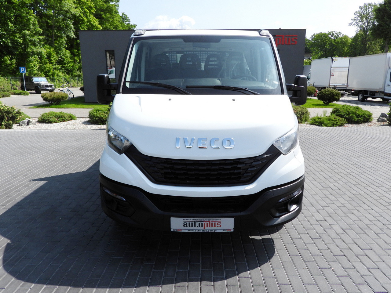 IVECO DAILY 35S12 STAKE BODY DOUBLE CABIN DOKA 7 SEATS AIR CONDITIONING 120HP - Open body delivery van: picture 5 IVECO DAILY 35S12 STAKE BODY DOUBLE CABIN DOKA 7 SEATS AIR CONDITIONING 120HP - Open body delivery van: picture 5