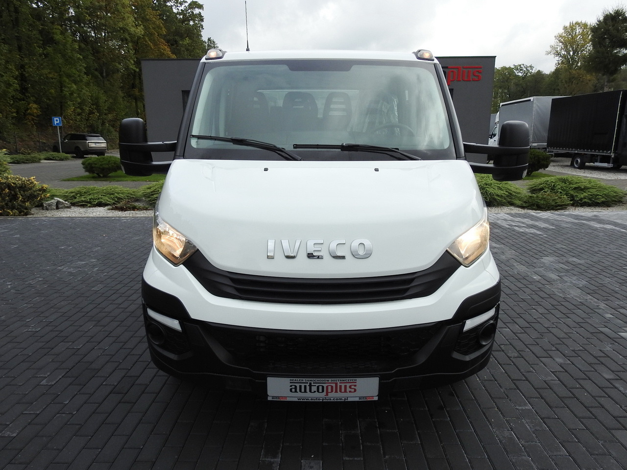 IVECO DAILY 35S15 STAKE BODY DOUBLE CABIN DOKA 7 SEATS AIR CONDITIONING  150HP - Combi van: picture 5 IVECO DAILY 35S15 STAKE BODY DOUBLE CABIN DOKA 7 SEATS AIR CONDITIONING  150HP - Combi van: picture 5