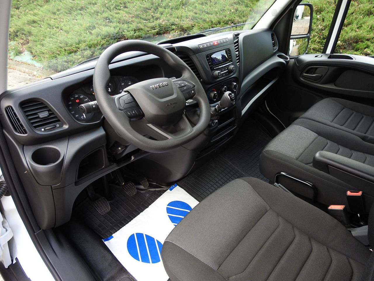 IVECO DAILY 35S16 NEW REGRIGERATOR BOX -10*C 8 PALLETS HEATING FUNCTION POWER SUPPLY 230V CRUISE CONTROL AIR CONDITIONING 160HP - Refrigerated delivery van: picture 2 IVECO DAILY 35S16 NEW REGRIGERATOR BOX -10*C 8 PALLETS HEATING FUNCTION POWER SUPPLY 230V CRUISE CONTROL AIR CONDITIONING 160HP - Refrigerated delivery van: picture 2