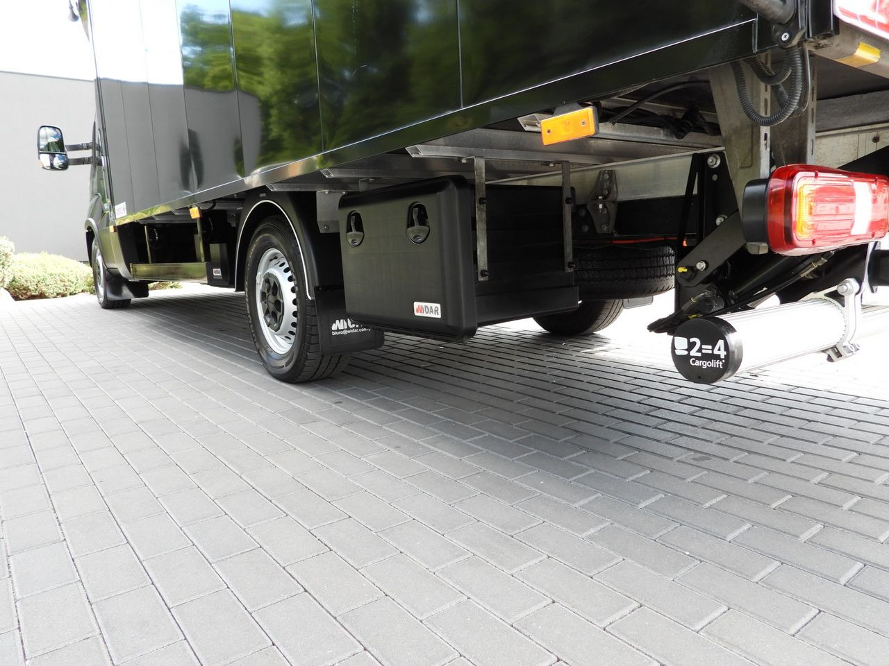 Closed box van IVECO DAILY 35S18 BOX LIFT 8 PALLETS WEBASTO CRUISE CONTROL NAVIGATION LED LIGHTS PNEUMATICS AIR CONDITIONING 180HP: picture 16 Closed box van IVECO DAILY 35S18 BOX LIFT 8 PALLETS WEBASTO CRUISE CONTROL NAVIGATION LED LIGHTS PNEUMATICS AIR CONDITIONING 180HP: picture 16