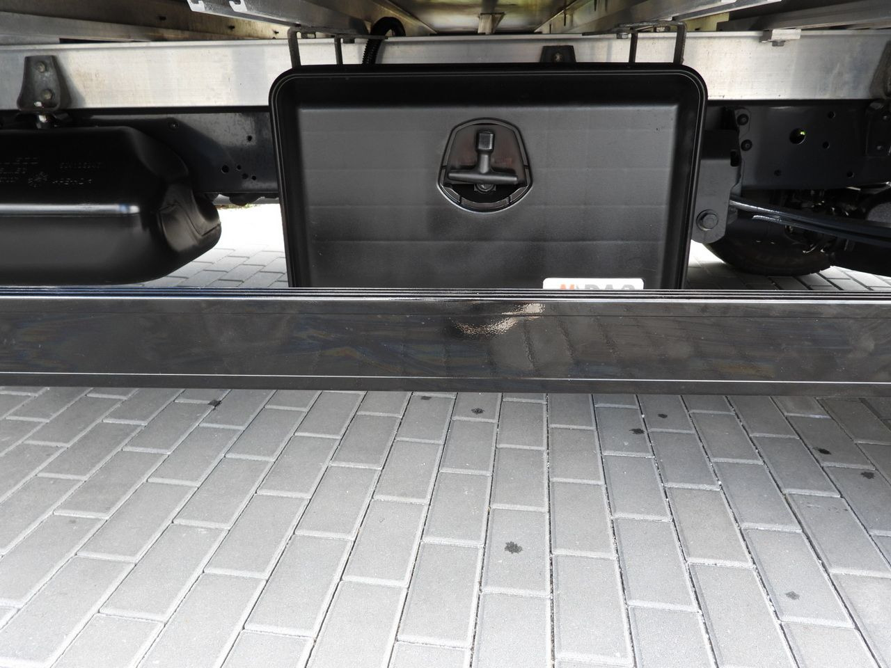 Closed box van IVECO DAILY 35S18 BOX LIFT 8 PALLETS WEBASTO CRUISE CONTROL NAVIGATION LED LIGHTS PNEUMATICS AIR CONDITIONING 180HP: picture 24 Closed box van IVECO DAILY 35S18 BOX LIFT 8 PALLETS WEBASTO CRUISE CONTROL NAVIGATION LED LIGHTS PNEUMATICS AIR CONDITIONING 180HP: picture 24