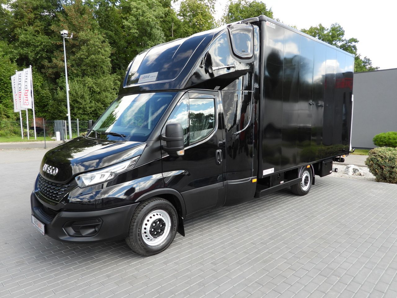 Closed box van IVECO DAILY 35S18 BOX LIFT 8 PALLETS WEBASTO CRUISE CONTROL NAVIGATION LED LIGHTS PNEUMATICS AIR CONDITIONING 180HP: picture 6 Closed box van IVECO DAILY 35S18 BOX LIFT 8 PALLETS WEBASTO CRUISE CONTROL NAVIGATION LED LIGHTS PNEUMATICS AIR CONDITIONING 180HP: picture 6