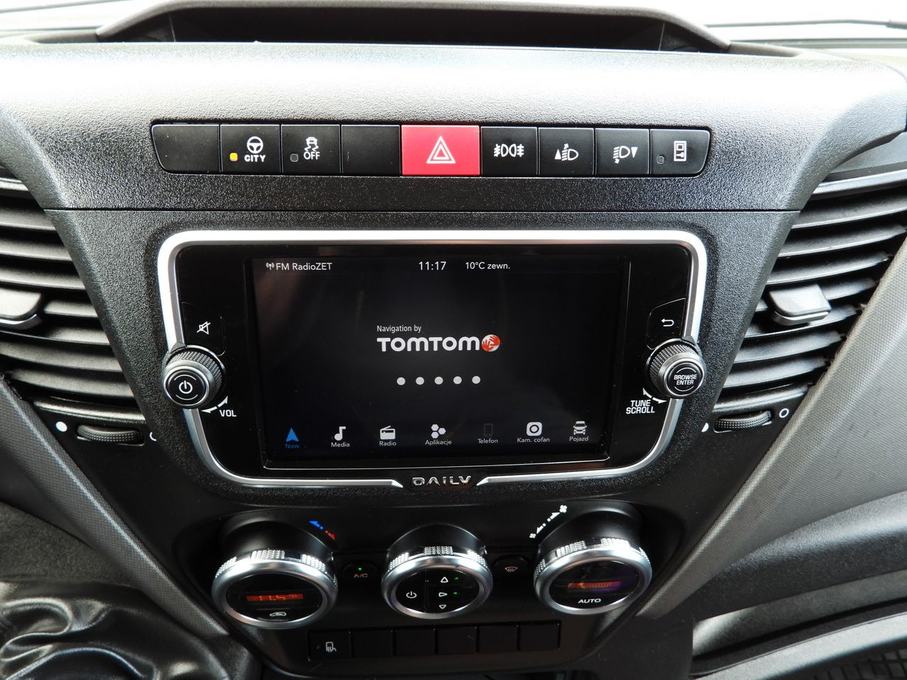 Closed box van IVECO DAILY 35S18 BOX LIFT 8 PALLETS WEBASTO CRUISE CONTROL NAVIGATION LED LIGHTS PNEUMATICS AIR CONDITIONING 180HP: picture 40 Closed box van IVECO DAILY 35S18 BOX LIFT 8 PALLETS WEBASTO CRUISE CONTROL NAVIGATION LED LIGHTS PNEUMATICS AIR CONDITIONING 180HP: picture 40