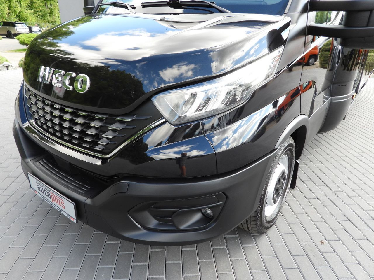 Closed box van IVECO DAILY 35S18 BOX LIFT 8 PALLETS WEBASTO CRUISE CONTROL NAVIGATION LED LIGHTS PNEUMATICS AIR CONDITIONING 180HP: picture 20 Closed box van IVECO DAILY 35S18 BOX LIFT 8 PALLETS WEBASTO CRUISE CONTROL NAVIGATION LED LIGHTS PNEUMATICS AIR CONDITIONING 180HP: picture 20