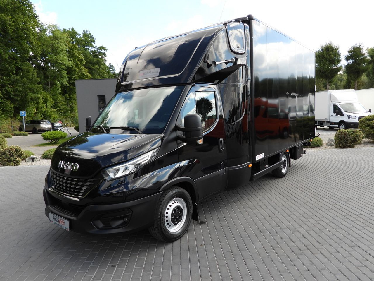 Closed box van IVECO DAILY 35S18 BOX LIFT 8 PALLETS WEBASTO CRUISE CONTROL NAVIGATION LED LIGHTS PNEUMATICS AIR CONDITIONING 180HP: picture 18 Closed box van IVECO DAILY 35S18 BOX LIFT 8 PALLETS WEBASTO CRUISE CONTROL NAVIGATION LED LIGHTS PNEUMATICS AIR CONDITIONING 180HP: picture 18