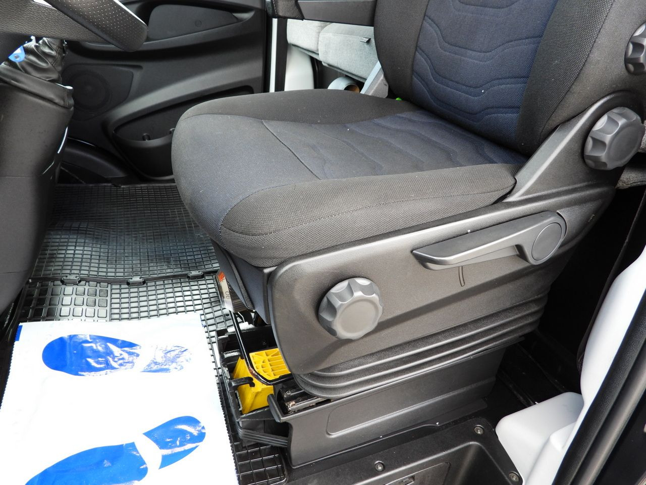 Closed box van IVECO DAILY 35S18 BOX LIFT 8 PALLETS WEBASTO CRUISE CONTROL NAVIGATION LED LIGHTS PNEUMATICS AIR CONDITIONING 180HP: picture 31 Closed box van IVECO DAILY 35S18 BOX LIFT 8 PALLETS WEBASTO CRUISE CONTROL NAVIGATION LED LIGHTS PNEUMATICS AIR CONDITIONING 180HP: picture 31