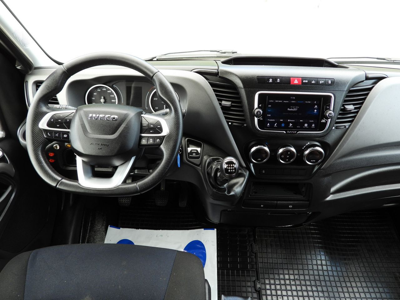 Closed box van IVECO DAILY 35S18 BOX LIFT 8 PALLETS WEBASTO CRUISE CONTROL NAVIGATION LED LIGHTS PNEUMATICS AIR CONDITIONING 180HP: picture 34 Closed box van IVECO DAILY 35S18 BOX LIFT 8 PALLETS WEBASTO CRUISE CONTROL NAVIGATION LED LIGHTS PNEUMATICS AIR CONDITIONING 180HP: picture 34