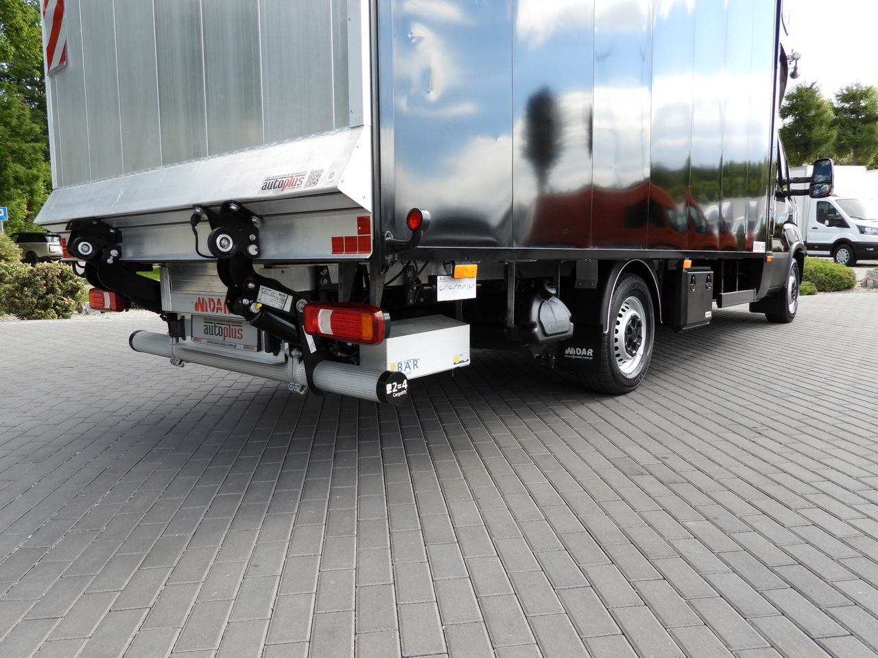 Closed box van IVECO DAILY 35S18 BOX LIFT 8 PALLETS WEBASTO CRUISE CONTROL NAVIGATION LED LIGHTS PNEUMATICS AIR CONDITIONING 180HP: picture 28 Closed box van IVECO DAILY 35S18 BOX LIFT 8 PALLETS WEBASTO CRUISE CONTROL NAVIGATION LED LIGHTS PNEUMATICS AIR CONDITIONING 180HP: picture 28