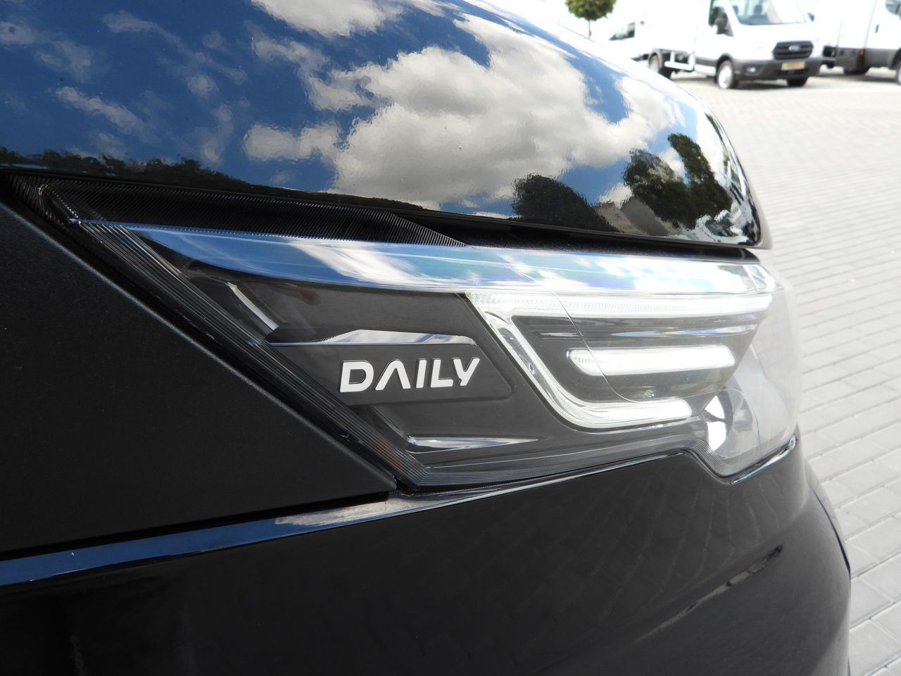 Closed box van IVECO DAILY 35S18 BOX LIFT 8 PALLETS WEBASTO CRUISE CONTROL NAVIGATION LED LIGHTS PNEUMATICS AIR CONDITIONING 180HP: picture 21 Closed box van IVECO DAILY 35S18 BOX LIFT 8 PALLETS WEBASTO CRUISE CONTROL NAVIGATION LED LIGHTS PNEUMATICS AIR CONDITIONING 180HP: picture 21