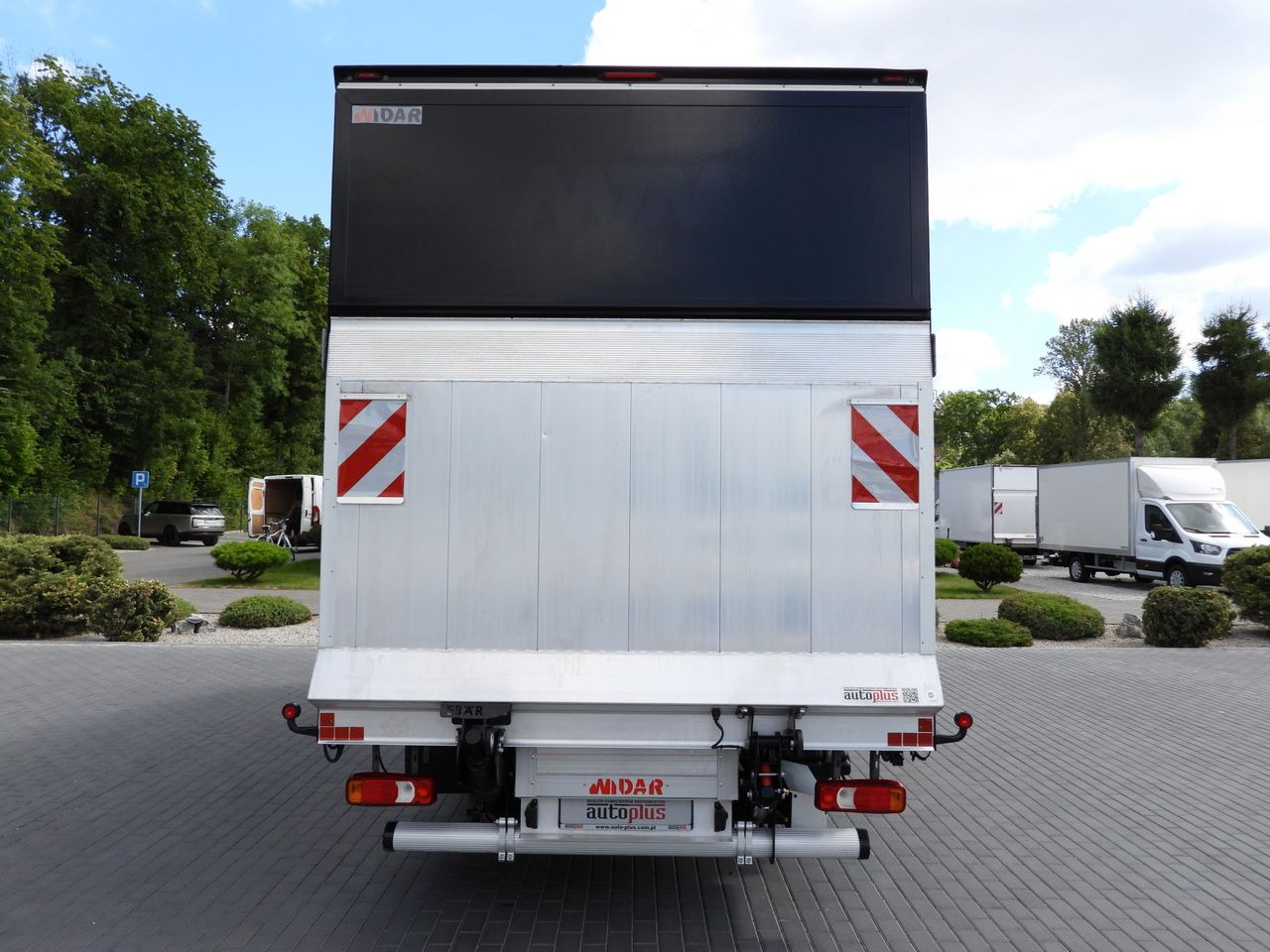 Closed box van IVECO DAILY 35S18 BOX LIFT 8 PALLETS WEBASTO CRUISE CONTROL NAVIGATION LED LIGHTS PNEUMATICS AIR CONDITIONING 180HP: picture 10 Closed box van IVECO DAILY 35S18 BOX LIFT 8 PALLETS WEBASTO CRUISE CONTROL NAVIGATION LED LIGHTS PNEUMATICS AIR CONDITIONING 180HP: picture 10