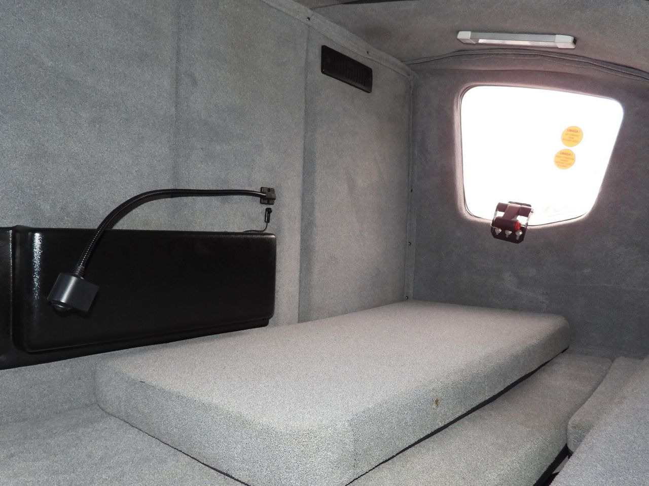 Closed box van IVECO DAILY 35S18 BOX LIFT 8 PALLETS WEBASTO CRUISE CONTROL NAVIGATION LED LIGHTS PNEUMATICS AIR CONDITIONING 180HP: picture 49 Closed box van IVECO DAILY 35S18 BOX LIFT 8 PALLETS WEBASTO CRUISE CONTROL NAVIGATION LED LIGHTS PNEUMATICS AIR CONDITIONING 180HP: picture 49