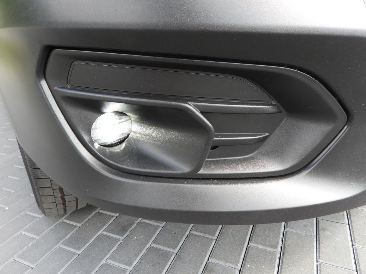 Closed box van IVECO DAILY 35S18 BOX LIFT 8 PALLETS WEBASTO CRUISE CONTROL NAVIGATION LED LIGHTS PNEUMATICS AIR CONDITIONING 180HP: picture 22 Closed box van IVECO DAILY 35S18 BOX LIFT 8 PALLETS WEBASTO CRUISE CONTROL NAVIGATION LED LIGHTS PNEUMATICS AIR CONDITIONING 180HP: picture 22