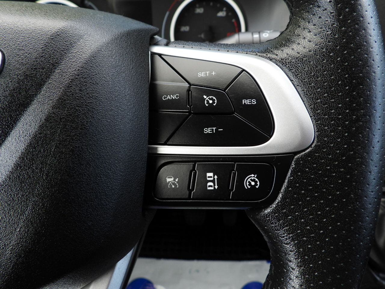 Closed box van IVECO DAILY 35S18 BOX LIFT 8 PALLETS WEBASTO CRUISE CONTROL NAVIGATION LED LIGHTS PNEUMATICS AIR CONDITIONING 180HP: picture 37 Closed box van IVECO DAILY 35S18 BOX LIFT 8 PALLETS WEBASTO CRUISE CONTROL NAVIGATION LED LIGHTS PNEUMATICS AIR CONDITIONING 180HP: picture 37