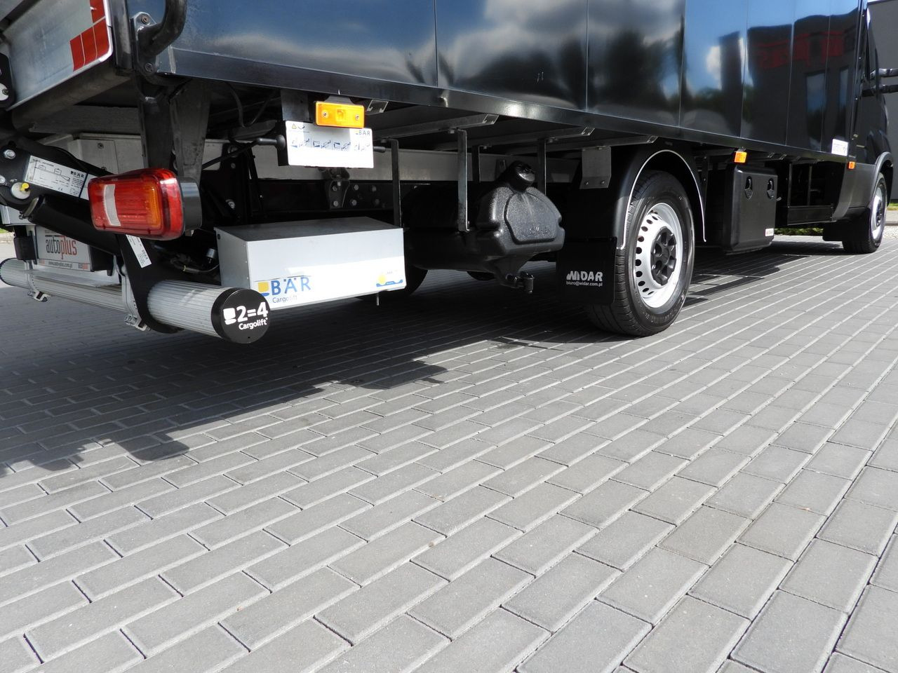 Closed box van IVECO DAILY 35S18 BOX LIFT 8 PALLETS WEBASTO CRUISE CONTROL NAVIGATION LED LIGHTS PNEUMATICS AIR CONDITIONING 180HP: picture 17 Closed box van IVECO DAILY 35S18 BOX LIFT 8 PALLETS WEBASTO CRUISE CONTROL NAVIGATION LED LIGHTS PNEUMATICS AIR CONDITIONING 180HP: picture 17