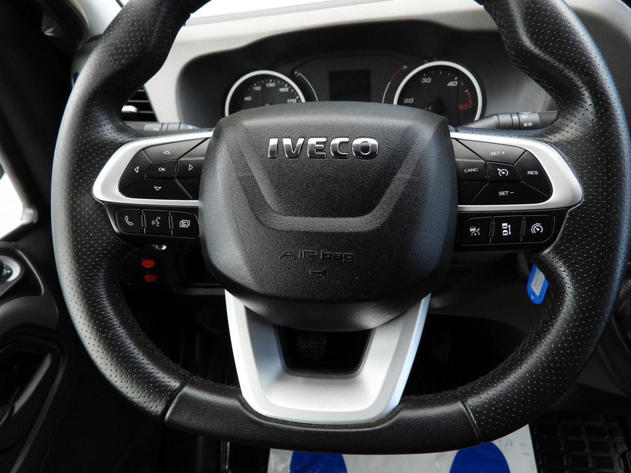Closed box van IVECO DAILY 35S18 BOX LIFT 8 PALLETS WEBASTO CRUISE CONTROL NAVIGATION LED LIGHTS PNEUMATICS AIR CONDITIONING 180HP: picture 35 Closed box van IVECO DAILY 35S18 BOX LIFT 8 PALLETS WEBASTO CRUISE CONTROL NAVIGATION LED LIGHTS PNEUMATICS AIR CONDITIONING 180HP: picture 35
