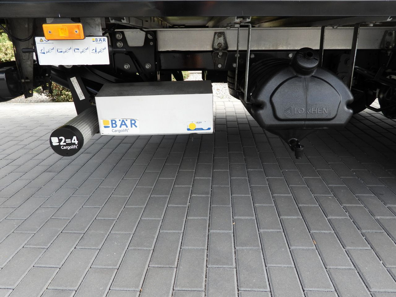 Closed box van IVECO DAILY 35S18 BOX LIFT 8 PALLETS WEBASTO CRUISE CONTROL NAVIGATION LED LIGHTS PNEUMATICS AIR CONDITIONING 180HP: picture 25 Closed box van IVECO DAILY 35S18 BOX LIFT 8 PALLETS WEBASTO CRUISE CONTROL NAVIGATION LED LIGHTS PNEUMATICS AIR CONDITIONING 180HP: picture 25