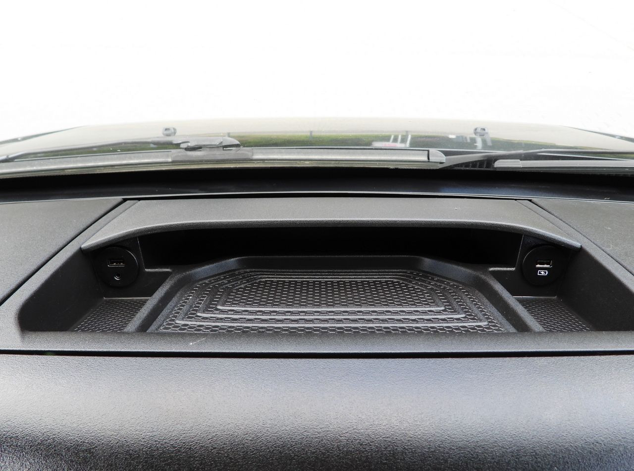 Closed box van IVECO DAILY 35S18 BOX LIFT 8 PALLETS WEBASTO CRUISE CONTROL NAVIGATION LED LIGHTS PNEUMATICS AIR CONDITIONING 180HP: picture 43 Closed box van IVECO DAILY 35S18 BOX LIFT 8 PALLETS WEBASTO CRUISE CONTROL NAVIGATION LED LIGHTS PNEUMATICS AIR CONDITIONING 180HP: picture 43