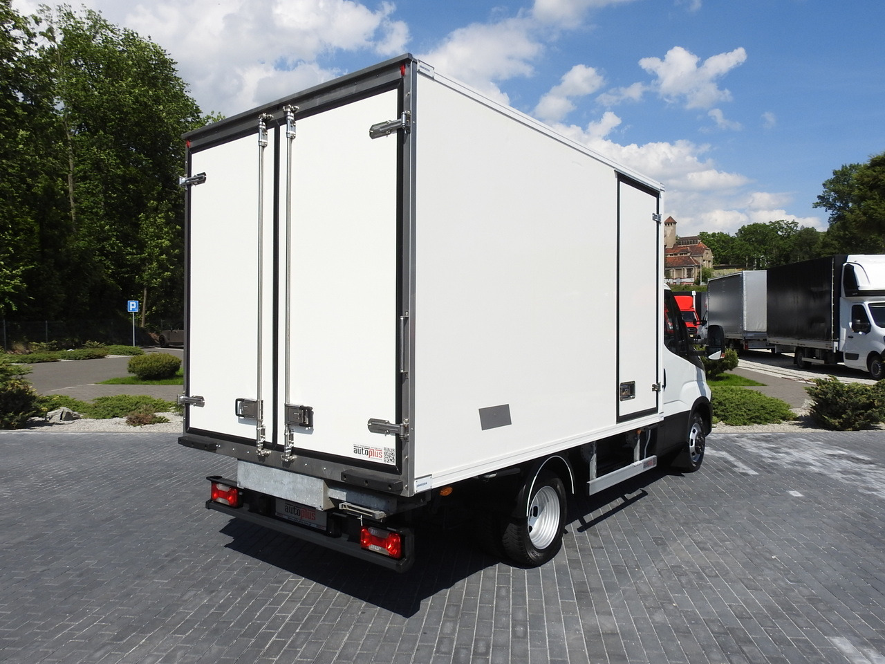 IVECO DAILY 50C15  REGRIGERATOR BOX -5*C POWER SUPPLY 230V AIR CONDITIONING TWIN WHEELS  150HP - Refrigerated delivery van: picture 3 IVECO DAILY 50C15  REGRIGERATOR BOX -5*C POWER SUPPLY 230V AIR CONDITIONING TWIN WHEELS  150HP - Refrigerated delivery van: picture 3