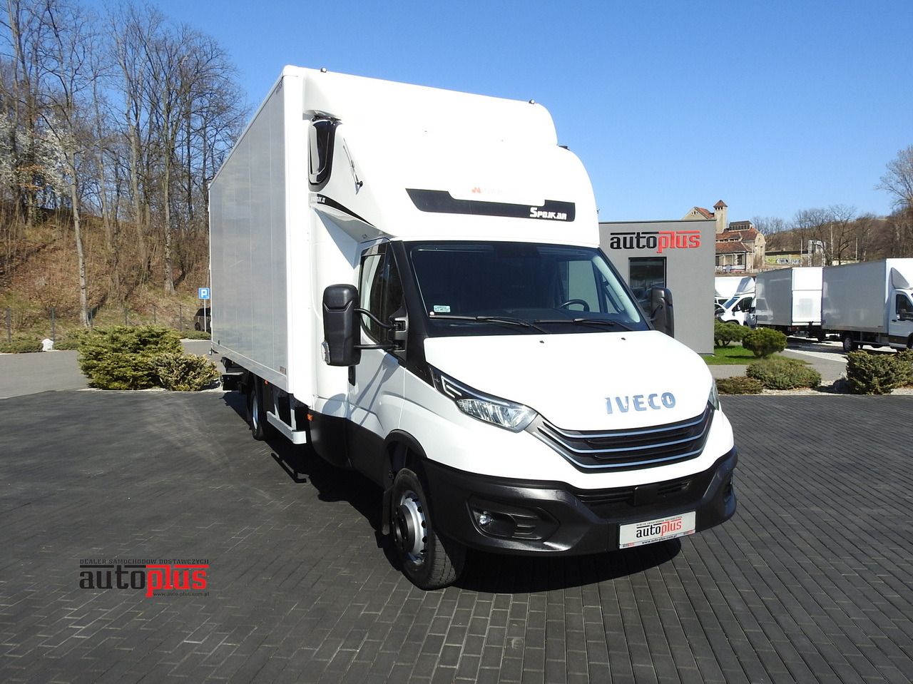 IVECO DAILY 70C18 BOX LIFT 14 PALLETS WEBASTO CRUISE CONTROL NAVIGATION LED LIGHTS TWIN WHEELS AIR CONDITIONING 180HP - Closed box van: picture 1 IVECO DAILY 70C18 BOX LIFT 14 PALLETS WEBASTO CRUISE CONTROL NAVIGATION LED LIGHTS TWIN WHEELS AIR CONDITIONING 180HP - Closed box van: picture 1