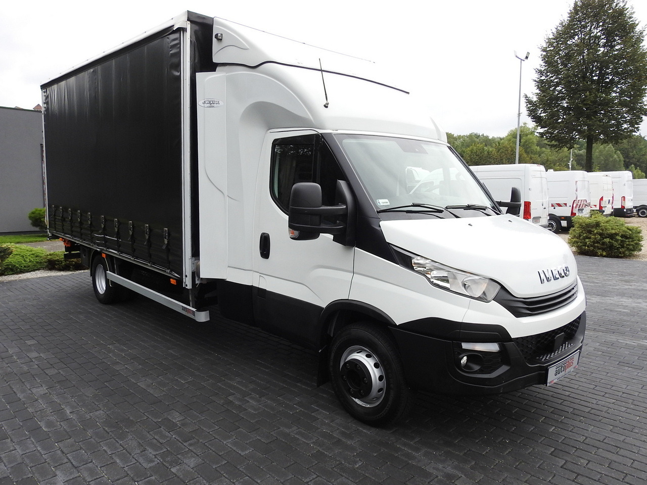 IVECO DAILY 70C18 TARPAULIN LIFT 12 PALLETS WEBASTO CRUISE CONTROL TWIN WHEELS AIR CONDITIONING 180HP - Curtain side truck: picture 4 IVECO DAILY 70C18 TARPAULIN LIFT 12 PALLETS WEBASTO CRUISE CONTROL TWIN WHEELS AIR CONDITIONING 180HP - Curtain side truck: picture 4