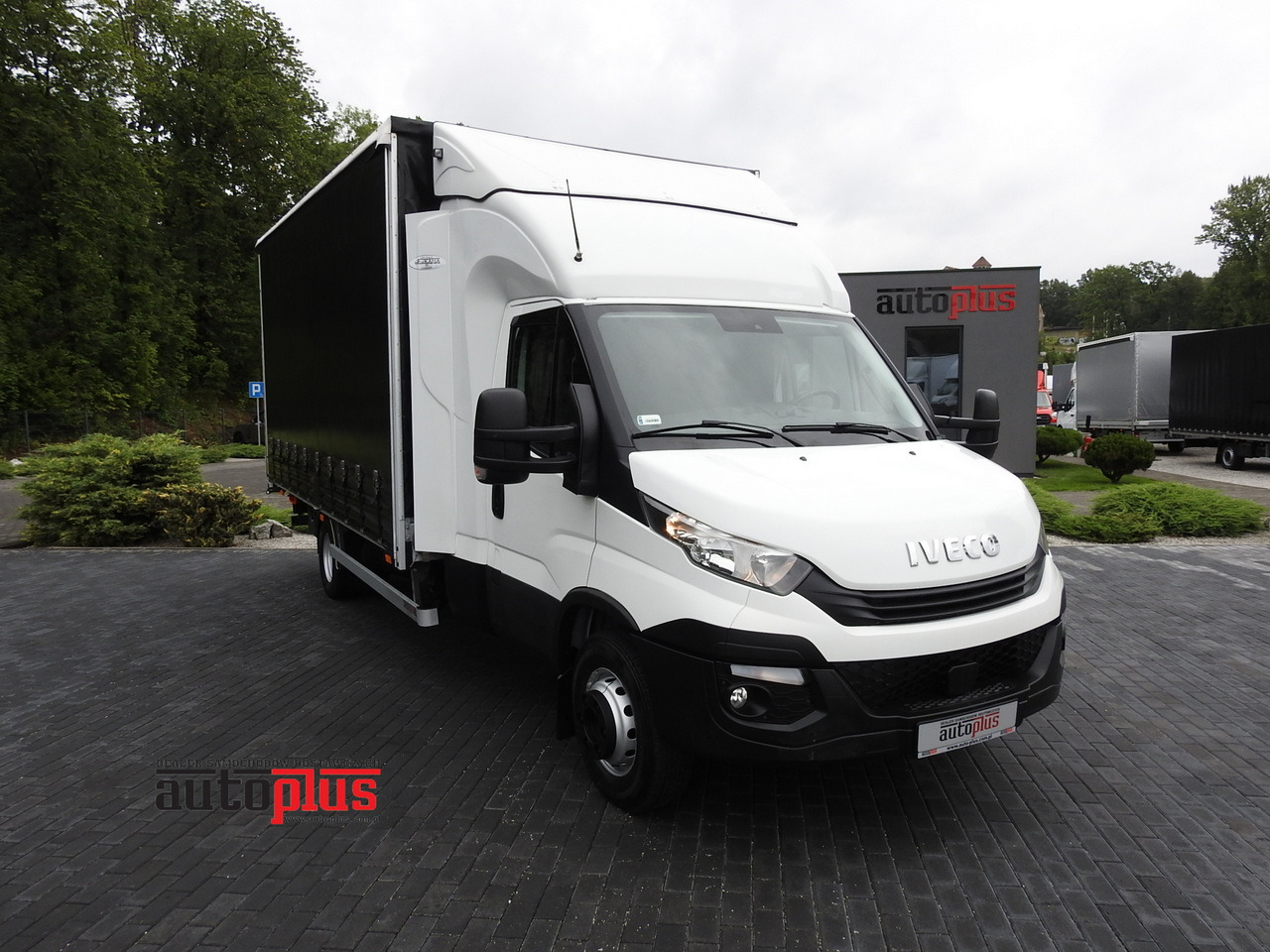 IVECO DAILY 70C18 TARPAULIN LIFT 12 PALLETS WEBASTO CRUISE CONTROL TWIN WHEELS AIR CONDITIONING 180HP - Curtain side truck: picture 1 IVECO DAILY 70C18 TARPAULIN LIFT 12 PALLETS WEBASTO CRUISE CONTROL TWIN WHEELS AIR CONDITIONING 180HP - Curtain side truck: picture 1