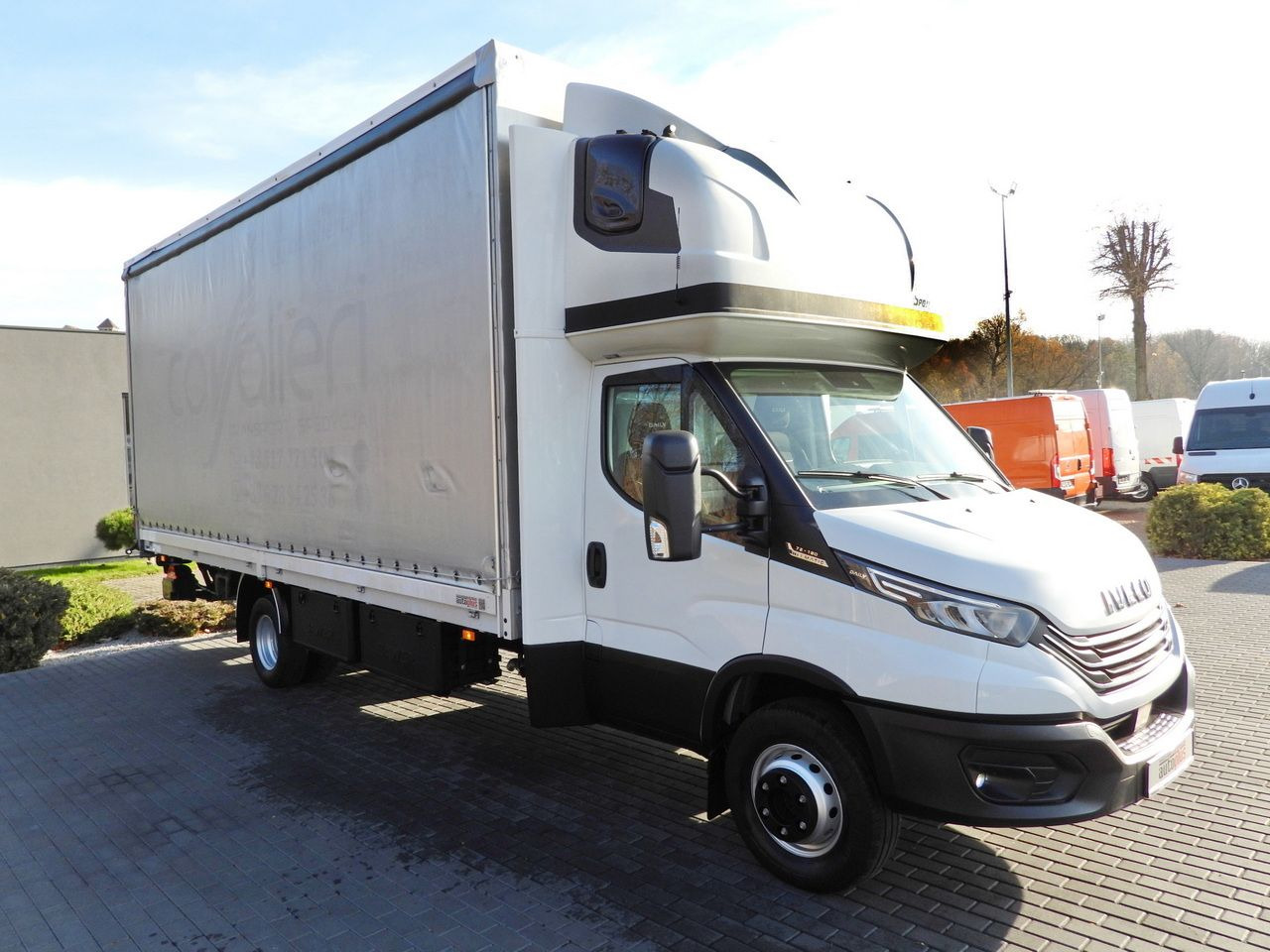 IVECO DAILY 70C18 TARPAULIN LIFT 16 PALLETS WEBASTO CRUISE CONTROL NAVIGATION LED LIGHTS PNEUMATICS AUTOMATIC TRANSMISSION HI-MATIC TWIN WHEELS AIR CONDITIONING 180HP - Curtain side truck: picture 4 IVECO DAILY 70C18 TARPAULIN LIFT 16 PALLETS WEBASTO CRUISE CONTROL NAVIGATION LED LIGHTS PNEUMATICS AUTOMATIC TRANSMISSION HI-MATIC TWIN WHEELS AIR CONDITIONING 180HP - Curtain side truck: picture 4