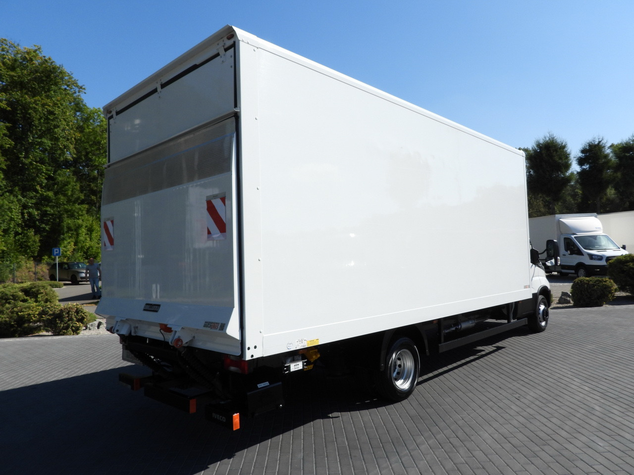 IVECO DAILY 72C18 LIFT 14 PALLETS CRUISE CONTROL PNEUMATICS AUTOMATIC TRANSMISSION HI-MATIC TWIN WHEELS AIR CONDITIONING 180HP - Box truck: picture 3 IVECO DAILY 72C18 LIFT 14 PALLETS CRUISE CONTROL PNEUMATICS AUTOMATIC TRANSMISSION HI-MATIC TWIN WHEELS AIR CONDITIONING 180HP - Box truck: picture 3