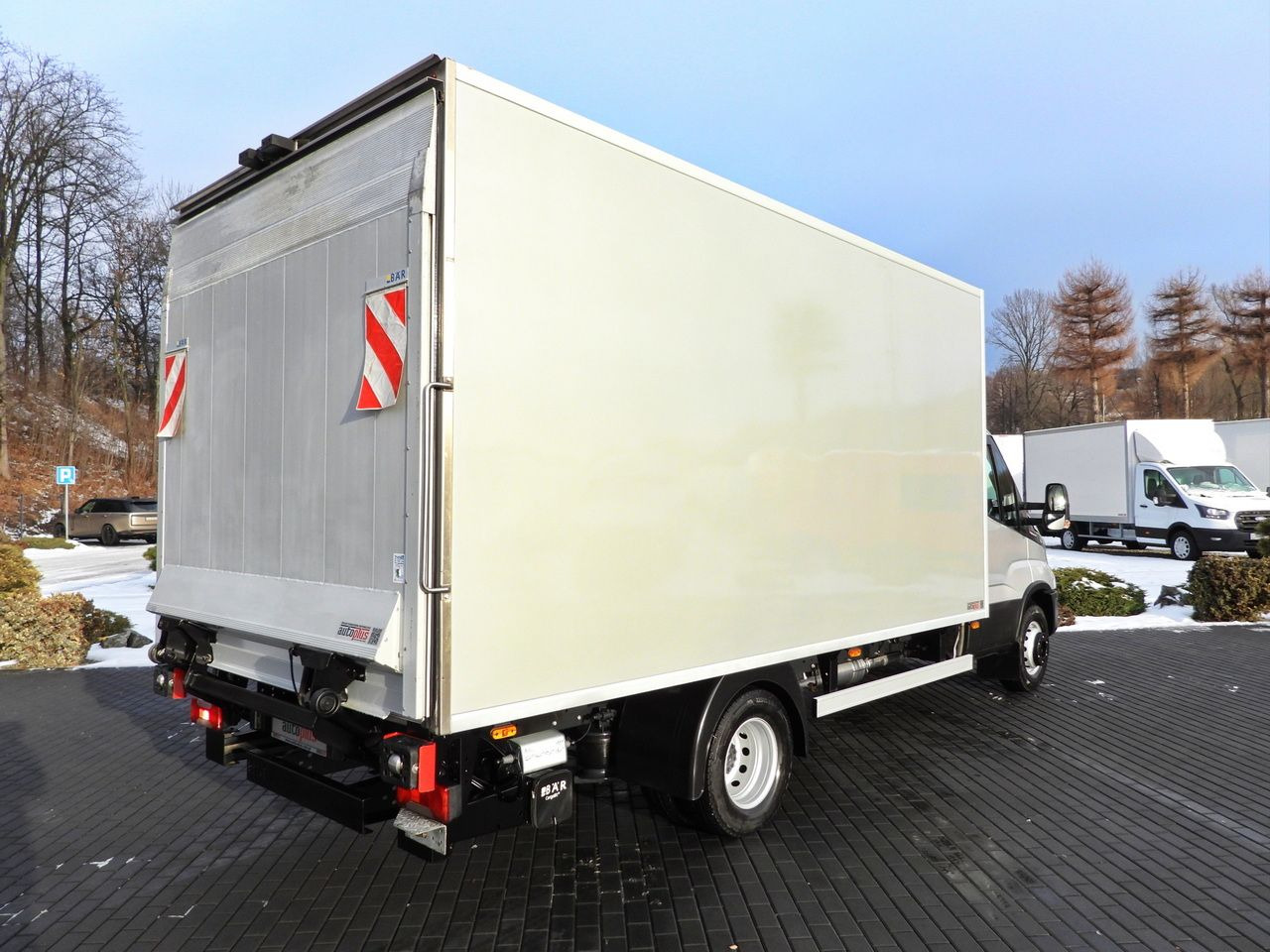 IVECO DAILY 72C18 REGRIGERATOR BOX -10*C LIFT 9 PALLETS POWER SUPPLY 230V CRUISE CONTROL NAVIGATION PNEUMATICS AUTOMATIC TRANSMISSION HI-MATIC TWIN WHEELS AIR CONDITIONING 180HP - Refrigerator truck: picture 3 IVECO DAILY 72C18 REGRIGERATOR BOX -10*C LIFT 9 PALLETS POWER SUPPLY 230V CRUISE CONTROL NAVIGATION PNEUMATICS AUTOMATIC TRANSMISSION HI-MATIC TWIN WHEELS AIR CONDITIONING 180HP - Refrigerator truck: picture 3