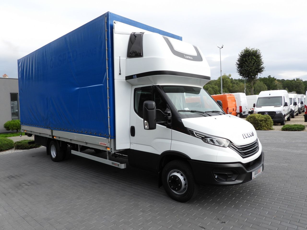 IVECO DAILY 72C18 TARPAULIN LIFT 14 PALLETS WEBASTO CRUISE CONTROL LED LIGHTS TWIN WHEELS AIR CONDITIONING 180HP - Curtain side truck: picture 4 IVECO DAILY 72C18 TARPAULIN LIFT 14 PALLETS WEBASTO CRUISE CONTROL LED LIGHTS TWIN WHEELS AIR CONDITIONING 180HP - Curtain side truck: picture 4