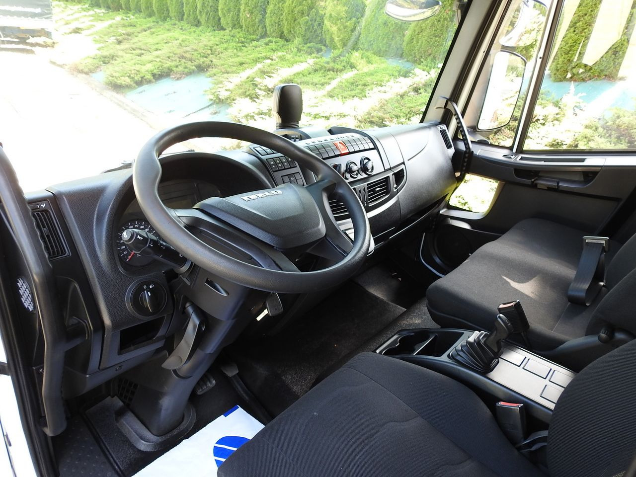 IVECO EUROCARGO 120 - 220 TARPAULIN LIFT 20 PALLETS LED LIGHTS AUTOMATIC TRANSMISSION HI-MATIC TWIN WHEELS AIR CONDITIONING 220HP - Curtain side van: picture 2 IVECO EUROCARGO 120 - 220 TARPAULIN LIFT 20 PALLETS LED LIGHTS AUTOMATIC TRANSMISSION HI-MATIC TWIN WHEELS AIR CONDITIONING 220HP - Curtain side van: picture 2