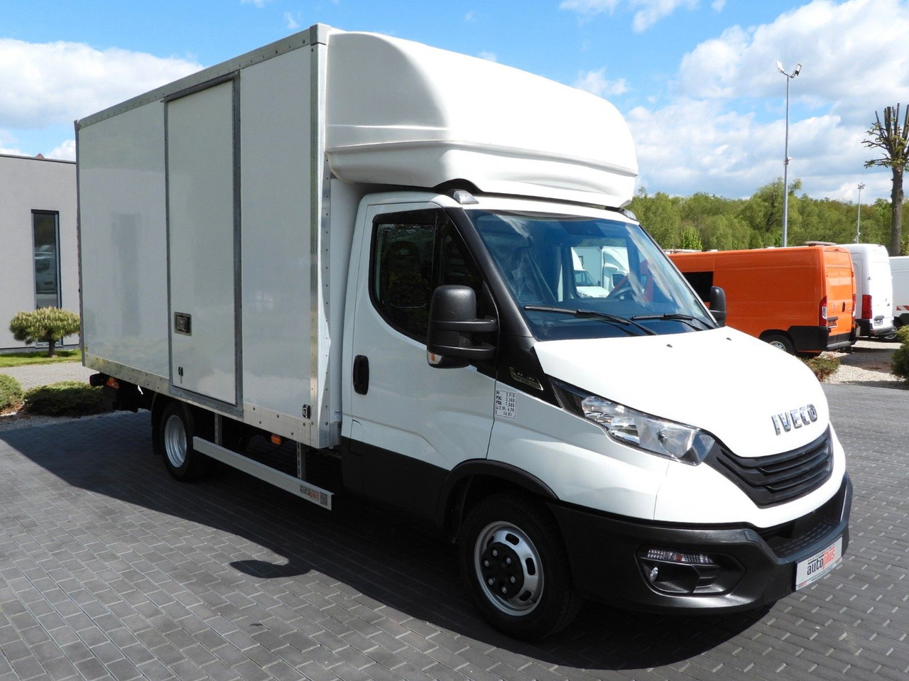 Iveco DAILY 35C16 KOFFER AUFZUG 8 PALETTEN TEMPOMAT - Closed box van: picture 4 Iveco DAILY 35C16 KOFFER AUFZUG 8 PALETTEN TEMPOMAT - Closed box van: picture 4
