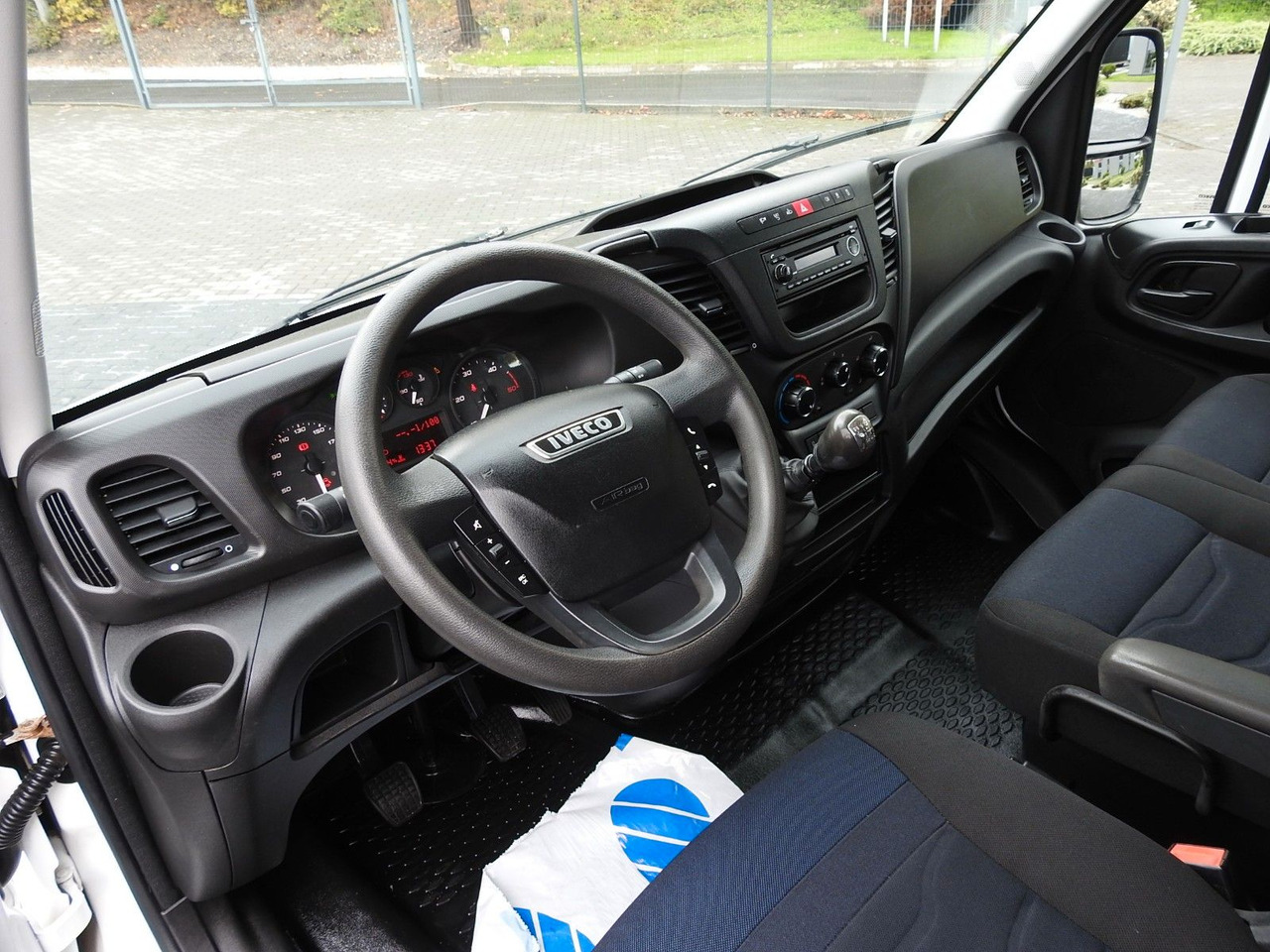 Iveco DAILY 35S15 PRITSCHE DOPPELKABINE DOKA 7 SITZE - Open body delivery van, Combi van: picture 2 Iveco DAILY 35S15 PRITSCHE DOPPELKABINE DOKA 7 SITZE - Open body delivery van, Combi van: picture 2