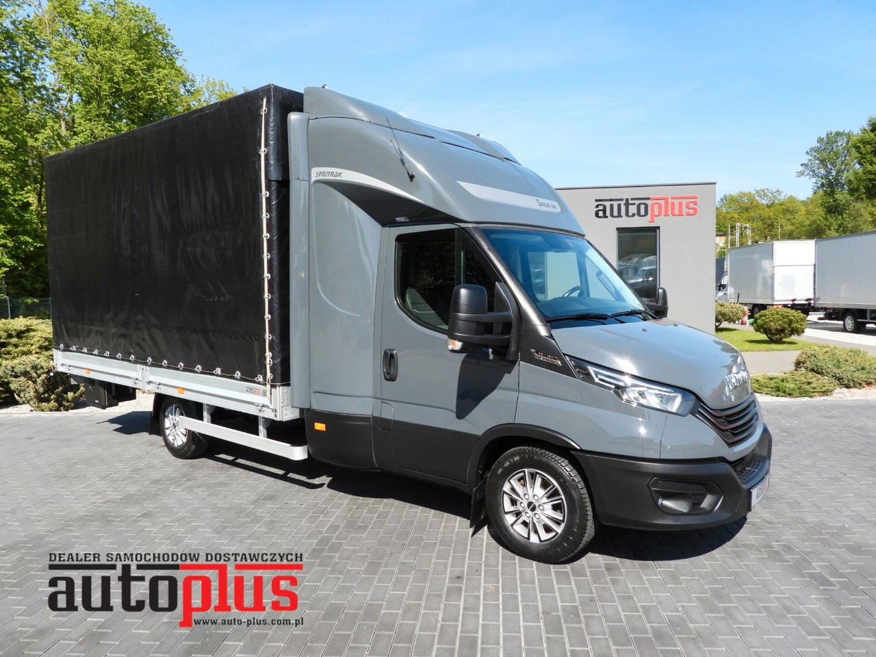 Iveco DAILY 35S18 PRITSCHE PLANE 10 PALETTEN WEBASTO - Curtain side van, Combi van: picture 1 Iveco DAILY 35S18 PRITSCHE PLANE 10 PALETTEN WEBASTO - Curtain side van, Combi van: picture 1
