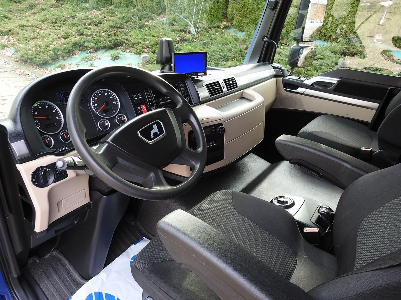 MAN TGL 12.220 BOX LIFT 18 PALLETS CRUISE CONTROLAIR CONDITIONING PNEUMATICS AUTOMATIC TWIN WHEELS 220HP - Closed box van: picture 2 MAN TGL 12.220 BOX LIFT 18 PALLETS CRUISE CONTROLAIR CONDITIONING PNEUMATICS AUTOMATIC TWIN WHEELS 220HP - Closed box van: picture 2