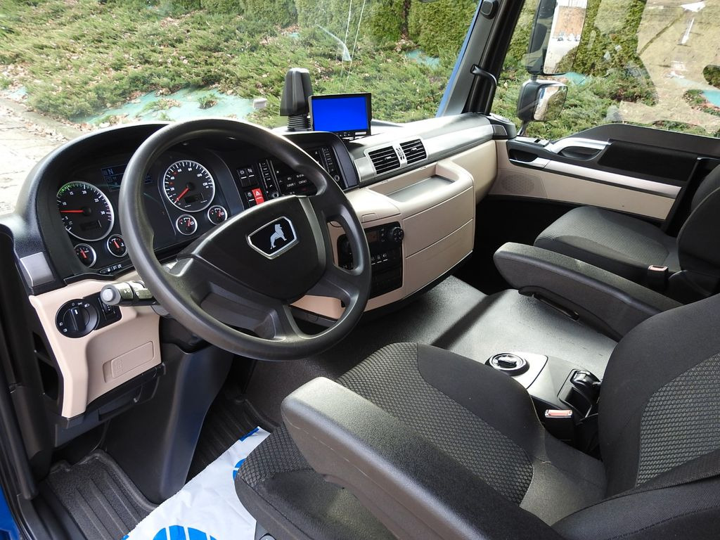 MAN TGL 12.220 KOFFER 18 PALETTEN ZWILLINGSRÄDER - Box truck: picture 2 MAN TGL 12.220 KOFFER 18 PALETTEN ZWILLINGSRÄDER - Box truck: picture 2