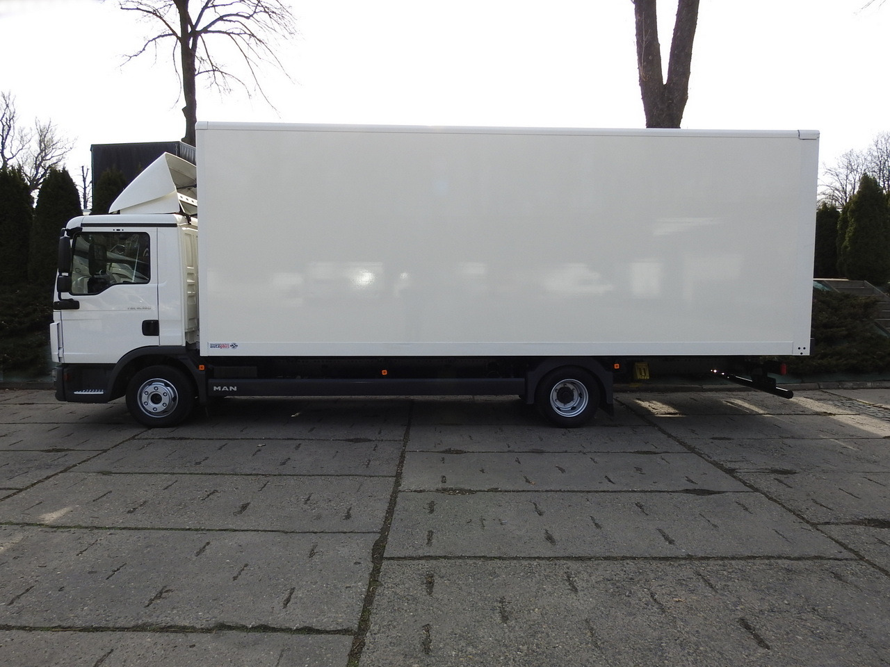 Closed box van MAN TGL 8.18 BOX 16 PALLETS CRUISE CONTROL TWIN WHEELS  180HP: picture 8