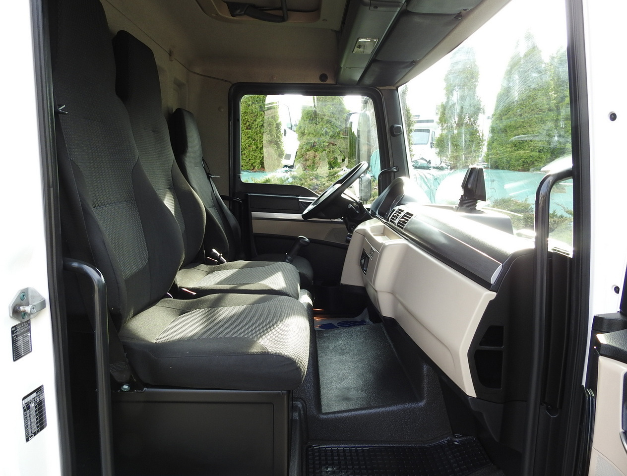 Closed box van MAN TGL 8.18 BOX 16 PALLETS CRUISE CONTROL TWIN WHEELS  180HP: picture 37