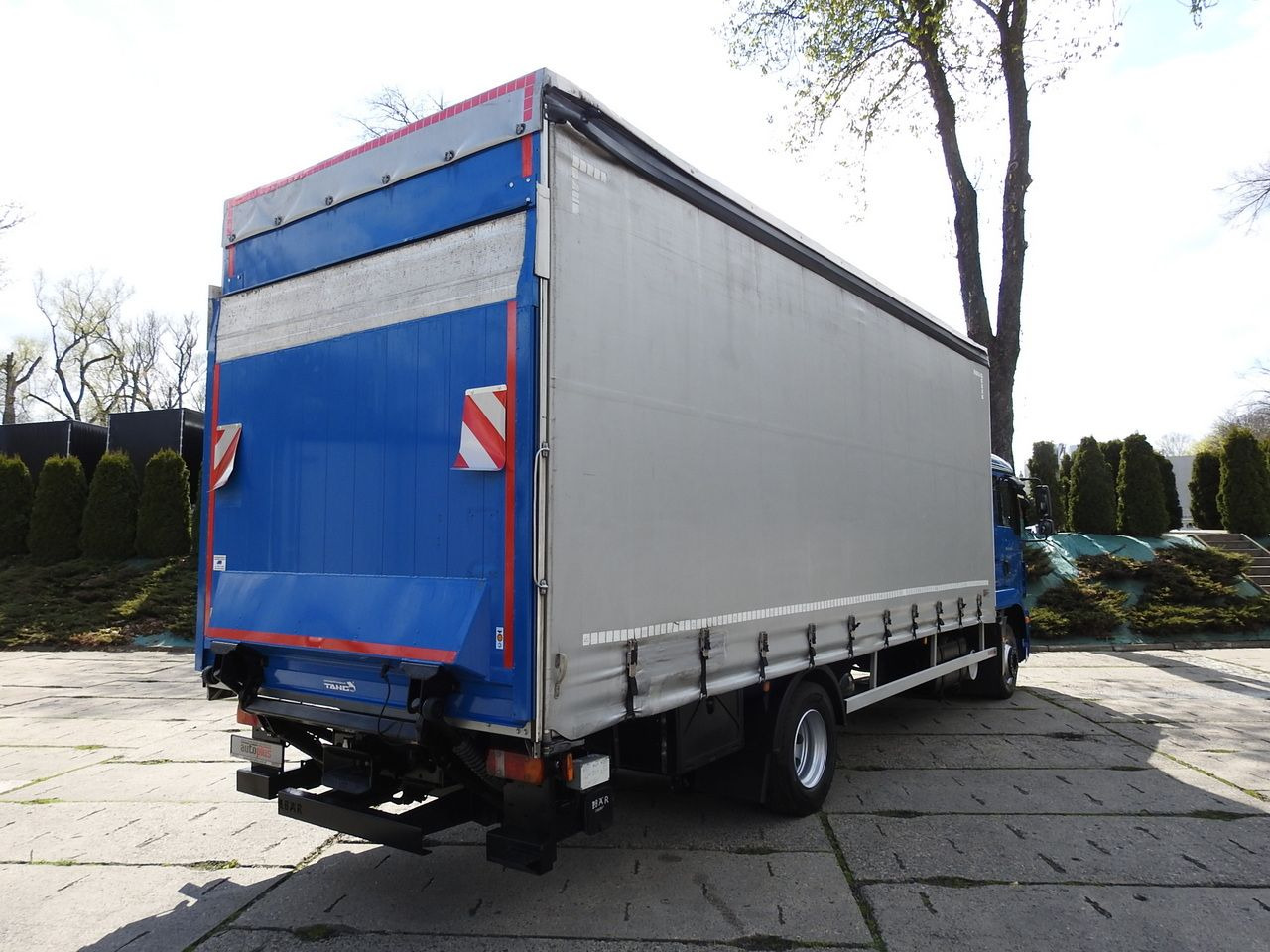 MAN TGM 15.290 TARPAULIN LIFT 18 PALLETS CRUISE CONTROL TWIN WHEELS AIR CONDITIONING 290HP - Curtain side truck: picture 3 MAN TGM 15.290 TARPAULIN LIFT 18 PALLETS CRUISE CONTROL TWIN WHEELS AIR CONDITIONING 290HP - Curtain side truck: picture 3