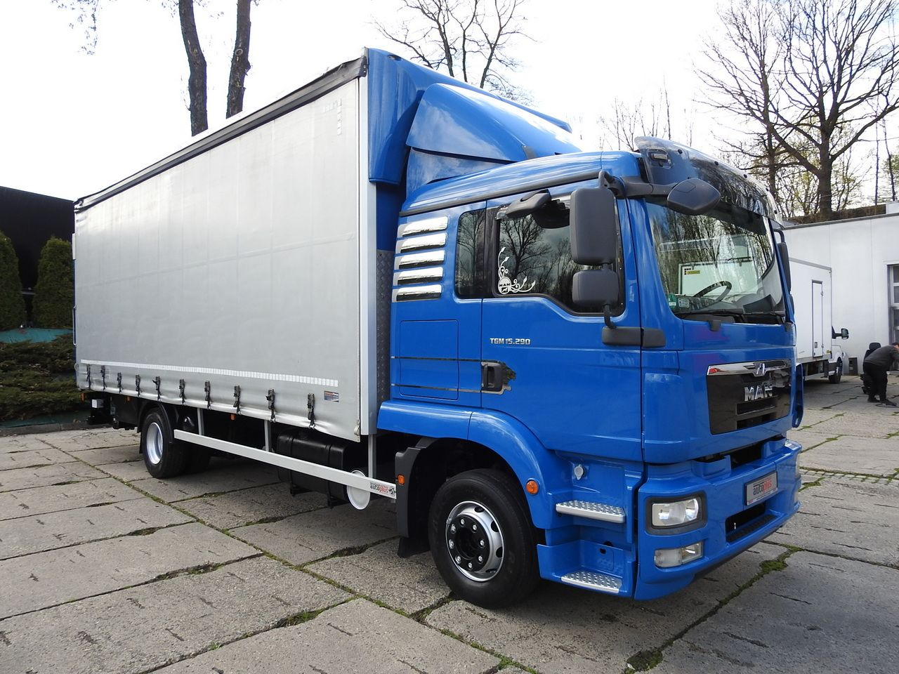 MAN TGM 15.290 TARPAULIN LIFT 18 PALLETS CRUISE CONTROL TWIN WHEELS AIR CONDITIONING 290HP - Curtain side truck: picture 4 MAN TGM 15.290 TARPAULIN LIFT 18 PALLETS CRUISE CONTROL TWIN WHEELS AIR CONDITIONING 290HP - Curtain side truck: picture 4