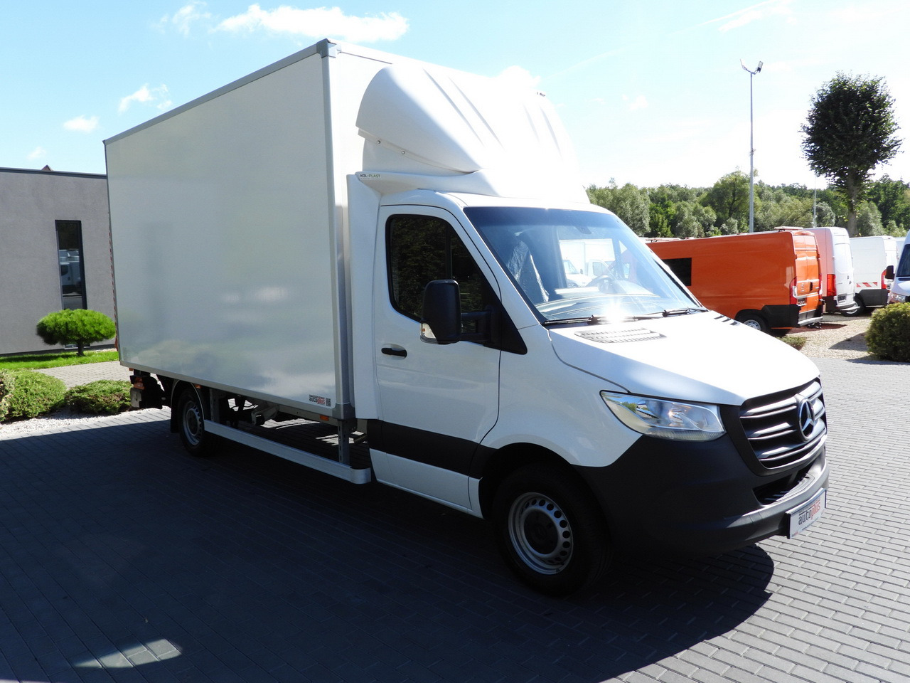 MERCEDES SPRINTER 315 BOX LIFT 8 PALLETS AIR CONDITIONING 150HP - Refrigerated delivery van: picture 4 MERCEDES SPRINTER 315 BOX LIFT 8 PALLETS AIR CONDITIONING 150HP - Refrigerated delivery van: picture 4