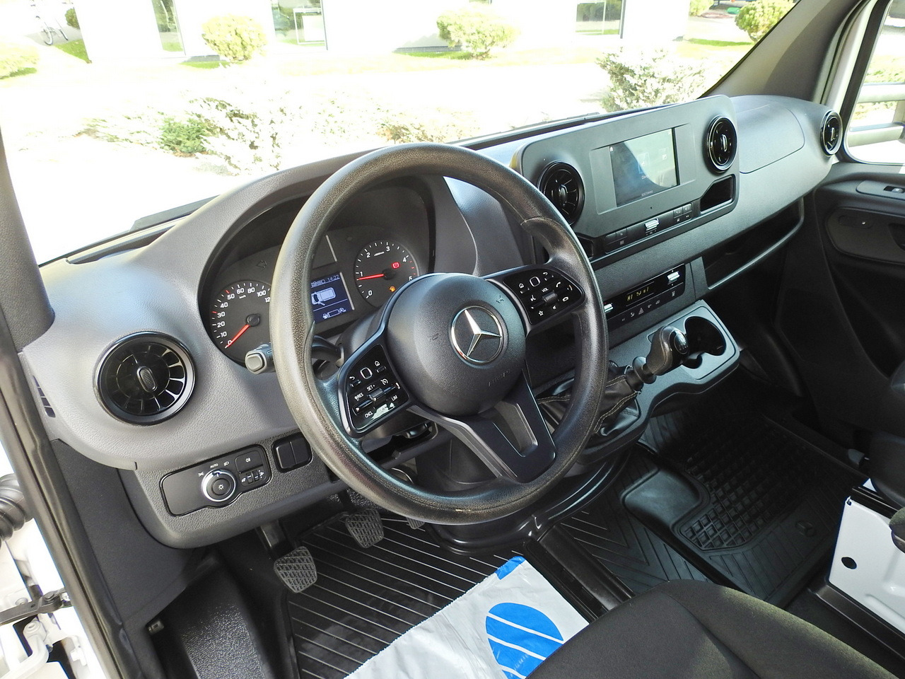 MERCEDES SPRINTER 516 STAKE BODY DOUBLE CABIN DOKA 6 SEATS CRUISE CONTROL AIR CONDITIONING TWIN WHEELS 160HP - Open body delivery van: picture 2 MERCEDES SPRINTER 516 STAKE BODY DOUBLE CABIN DOKA 6 SEATS CRUISE CONTROL AIR CONDITIONING TWIN WHEELS 160HP - Open body delivery van: picture 2