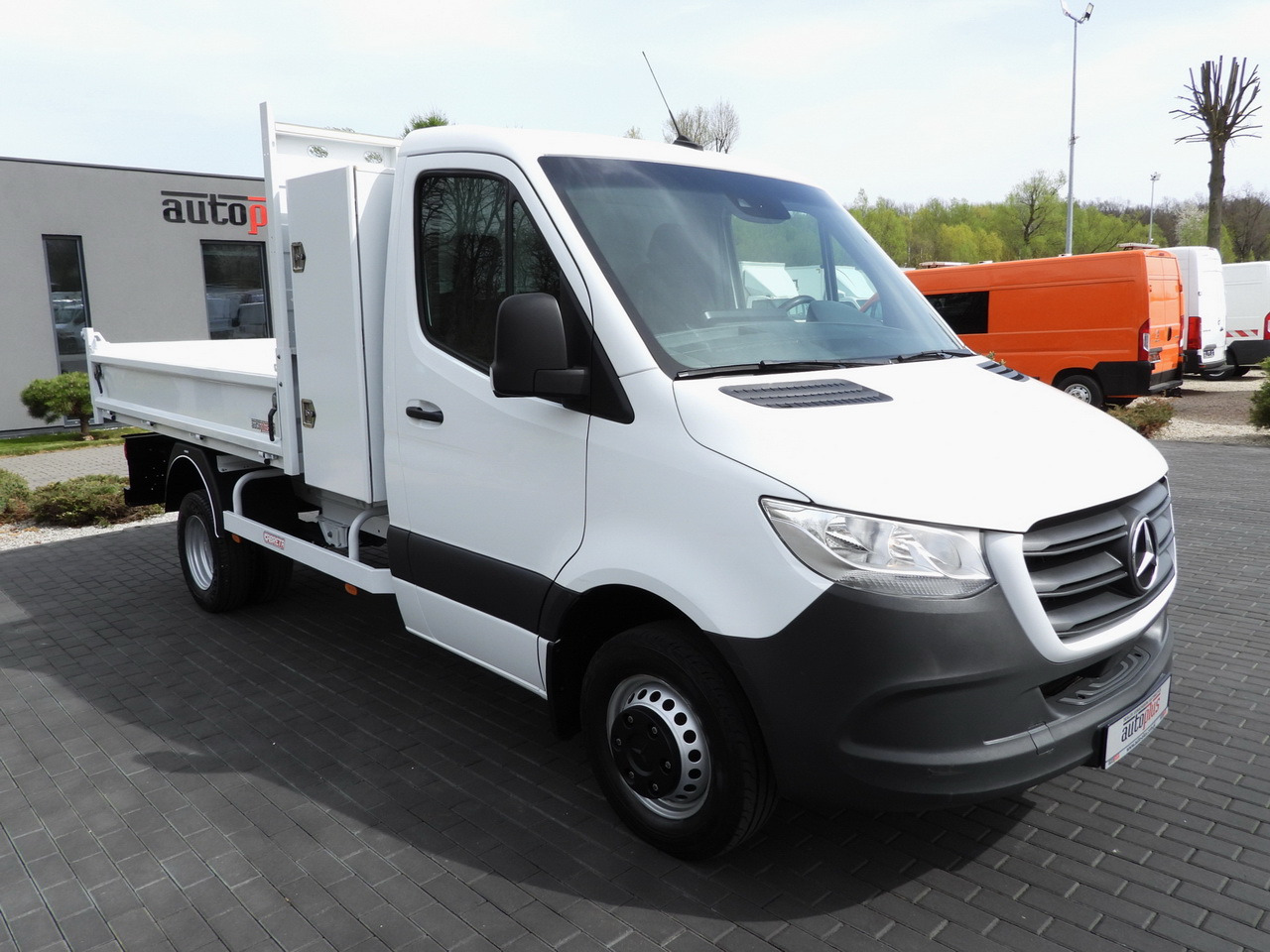 MERCEDES SPRINTER 516 TIPPER CRUISE CONTROL TWIN WHEELS AIR CONDITIONING 160HP - Tipper van: picture 4 MERCEDES SPRINTER 516 TIPPER CRUISE CONTROL TWIN WHEELS AIR CONDITIONING 160HP - Tipper van: picture 4