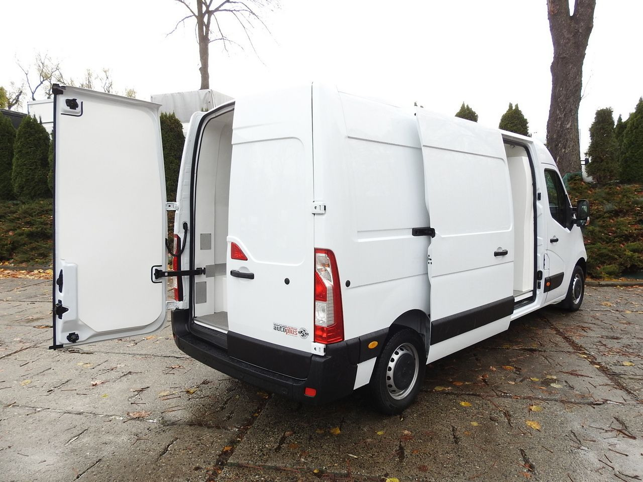 OPEL MOVANO REFRIGERATOR VAN 0*C CRUISE CONTROL LED LIGHTS AIR CONDITIONING 136HP - Refrigerated delivery van: picture 3 OPEL MOVANO REFRIGERATOR VAN 0*C CRUISE CONTROL LED LIGHTS AIR CONDITIONING 136HP - Refrigerated delivery van: picture 3