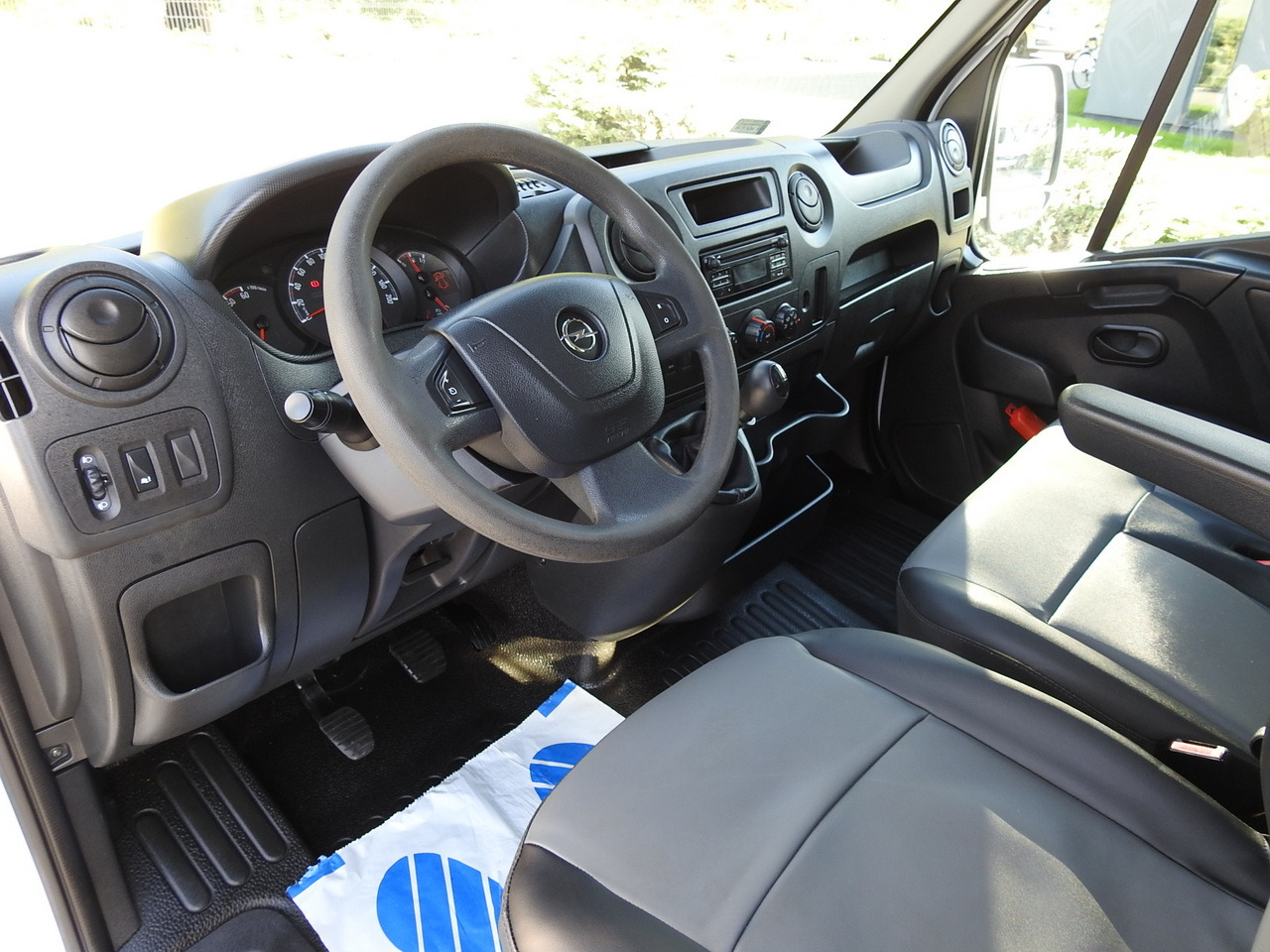 OPEL MOVANO STAKE BODY DOUBLE CABIN DOKA 7 SEATS CRUISE CONTROL AIR CONDITIONING 130HP - Open body delivery van: picture 2 OPEL MOVANO STAKE BODY DOUBLE CABIN DOKA 7 SEATS CRUISE CONTROL AIR CONDITIONING 130HP - Open body delivery van: picture 2